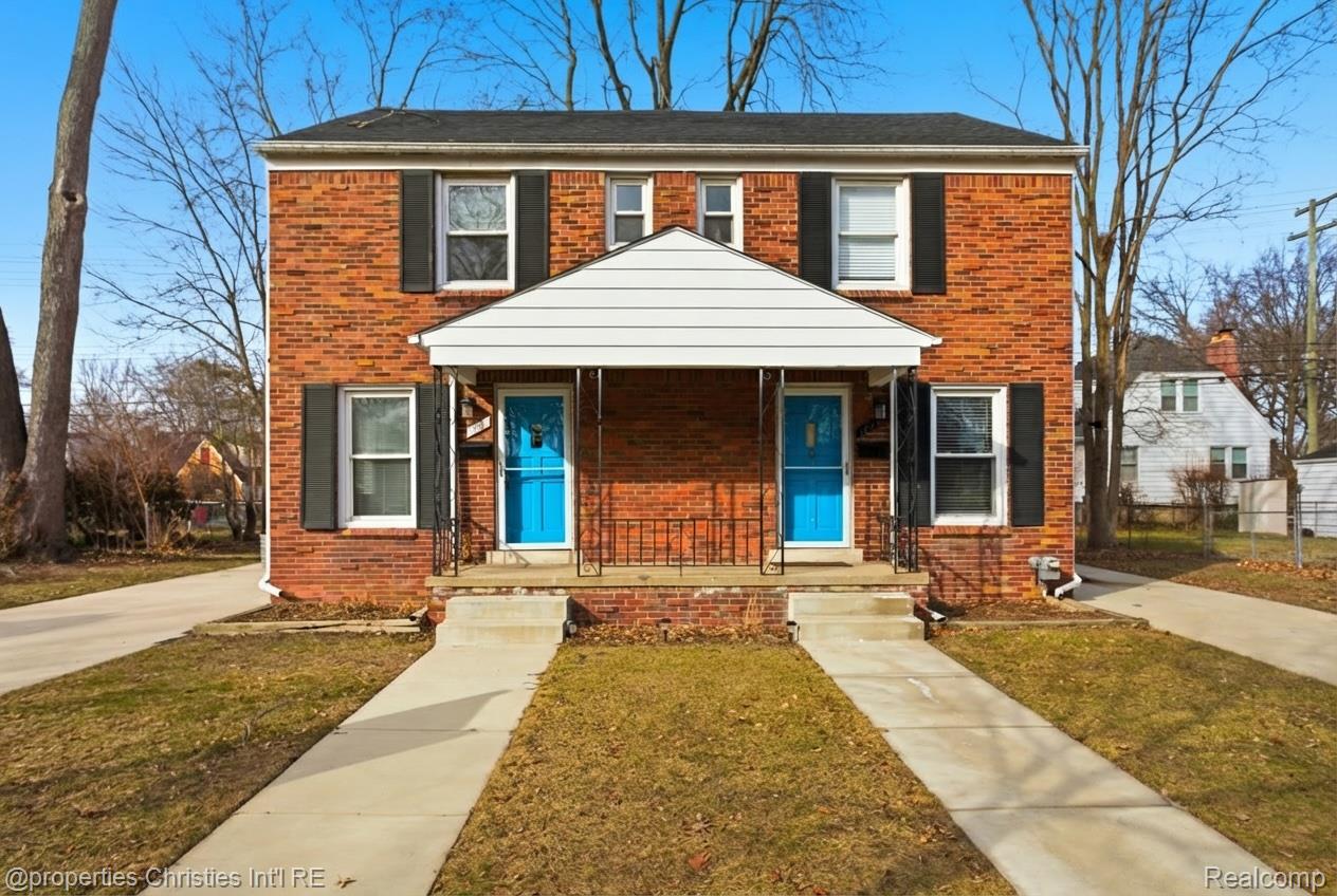 1221 E 4th Street