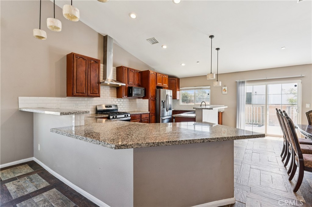 15530 Avenida Rambla