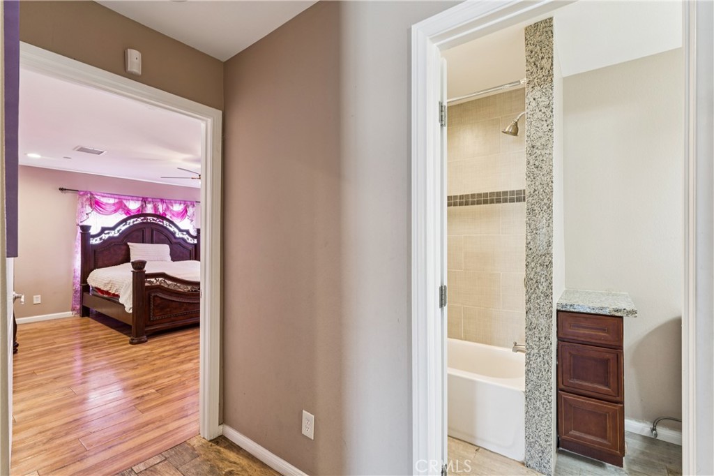 15530 Avenida Rambla