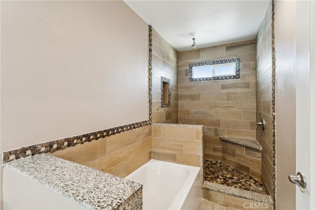 15530 Avenida Rambla