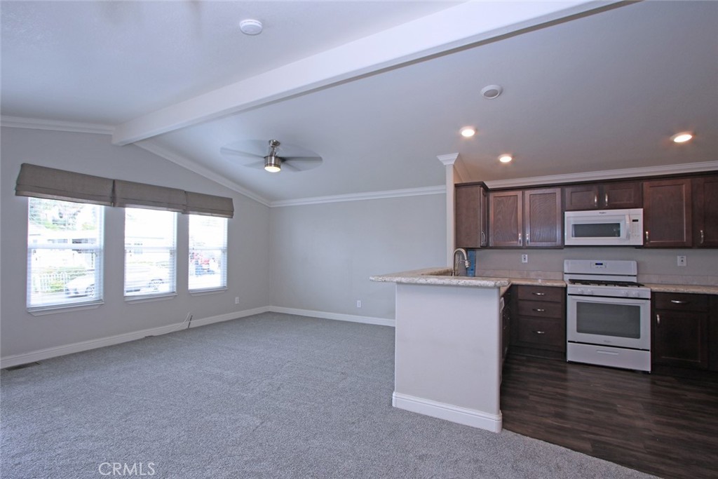 1425 2nd Ave 140