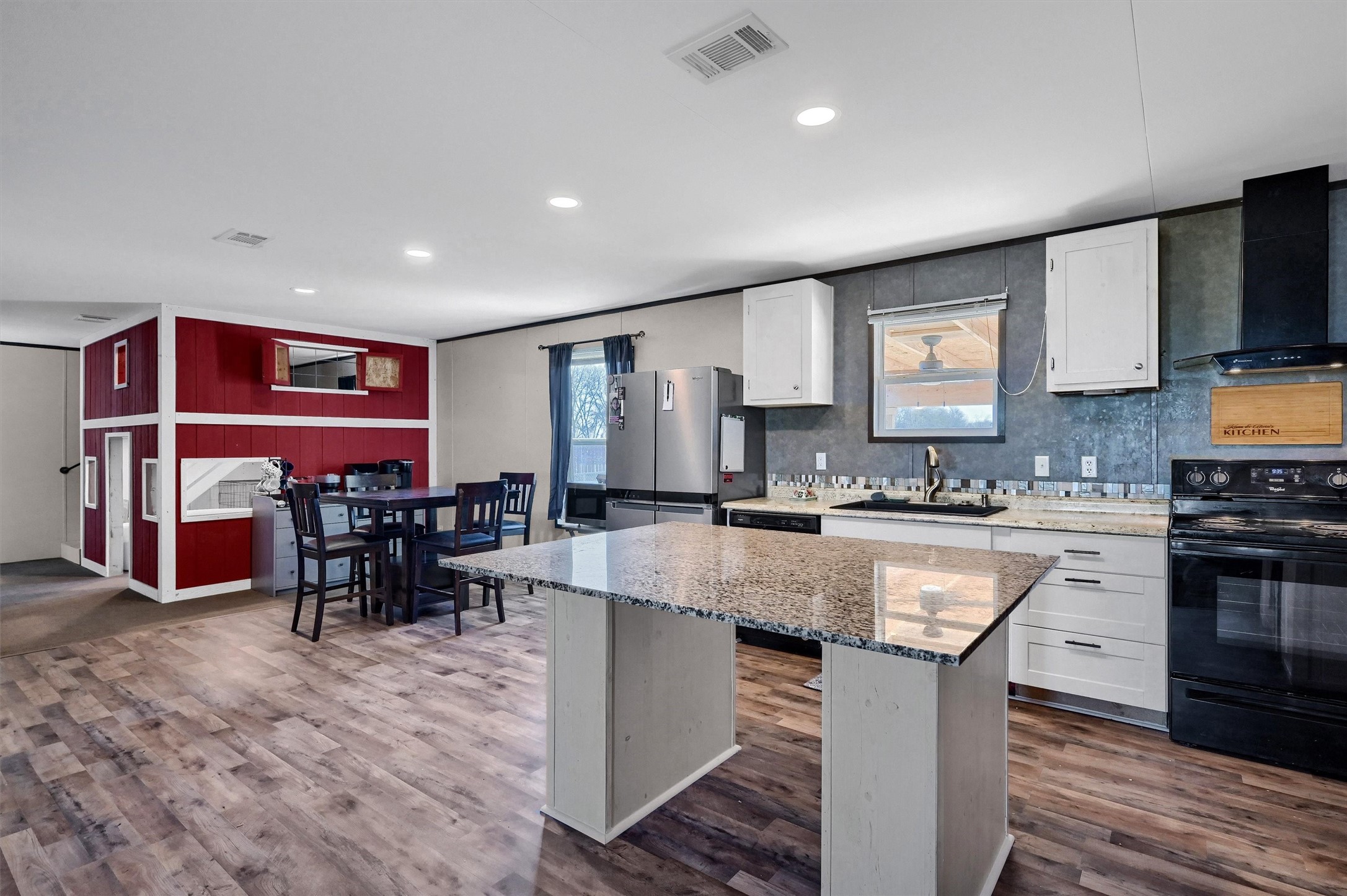 8676 County Road 1143