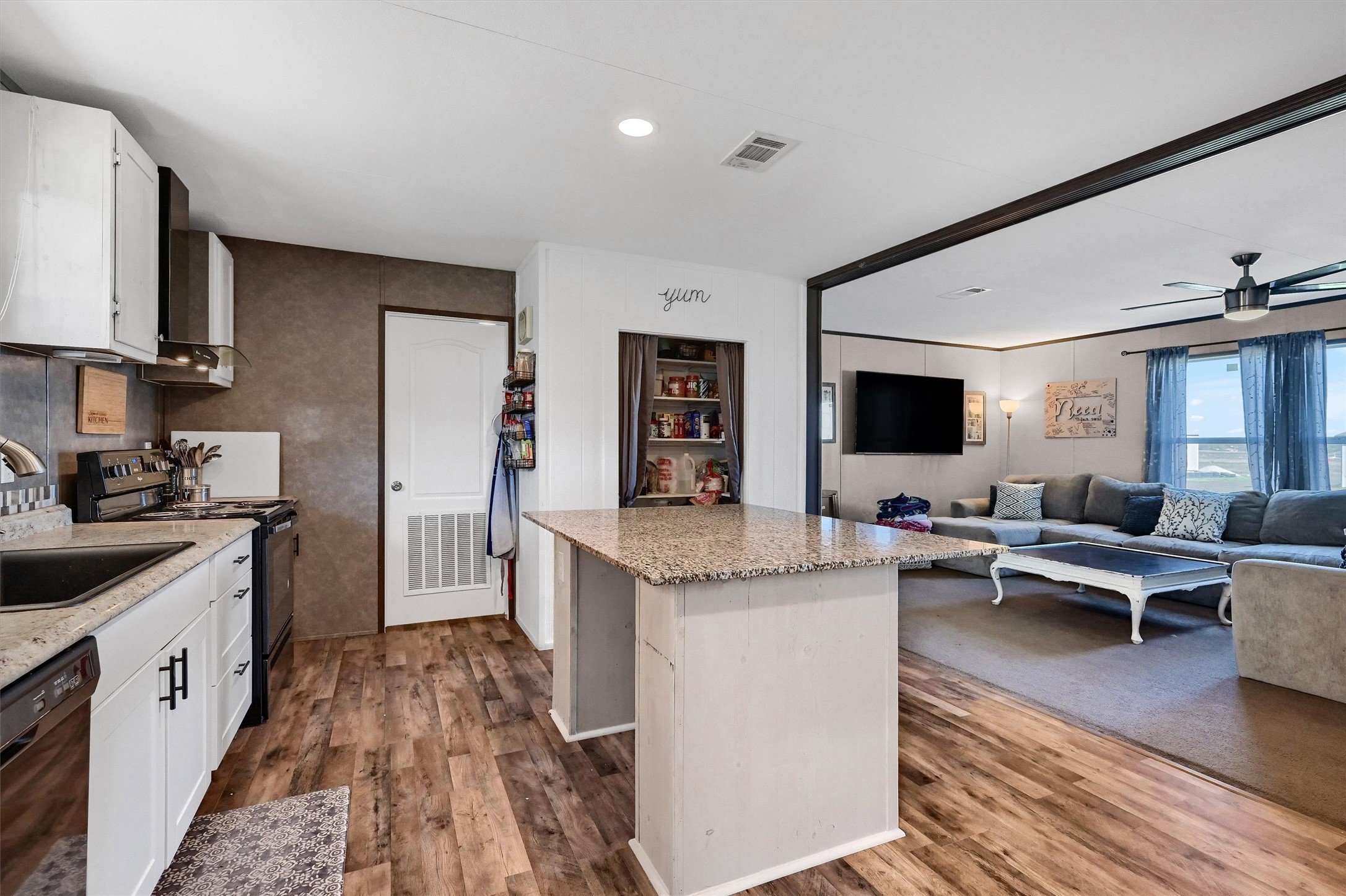 8676 County Road 1143