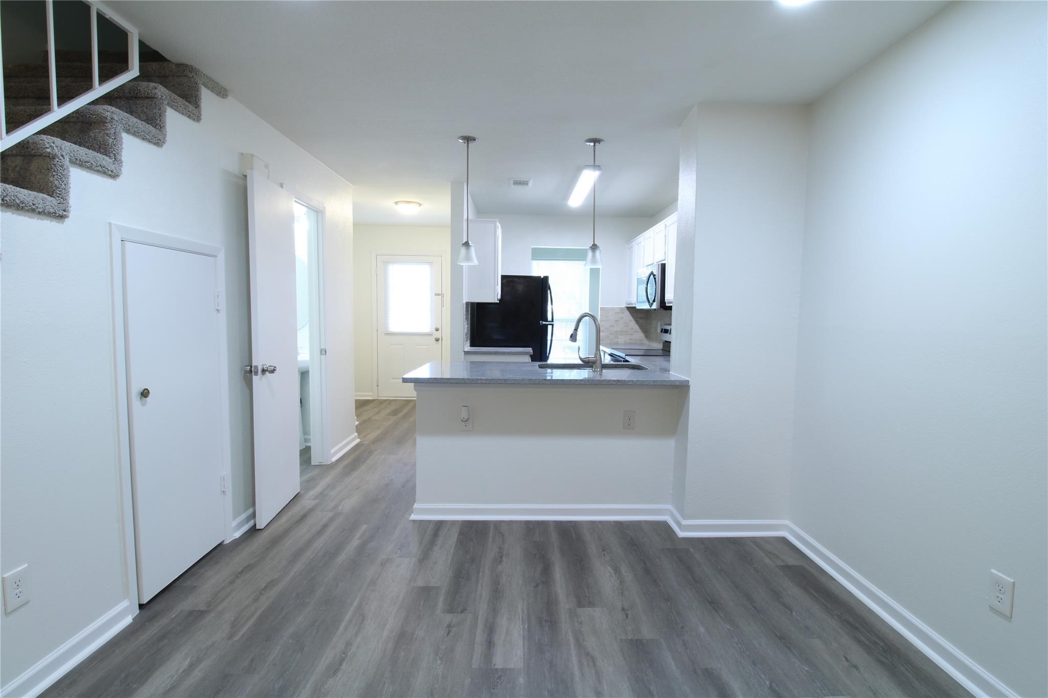 605 Carriagehouse Lane B2
