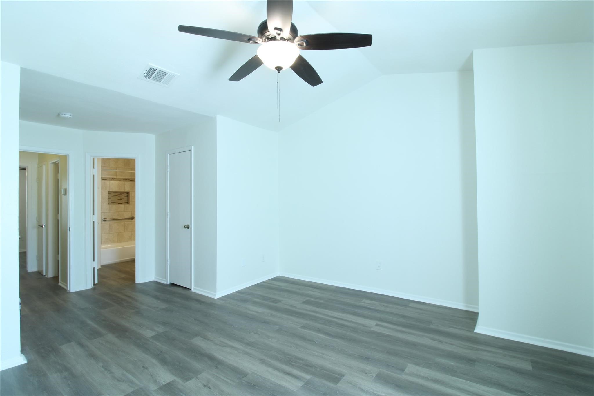 605 Carriagehouse Lane B2