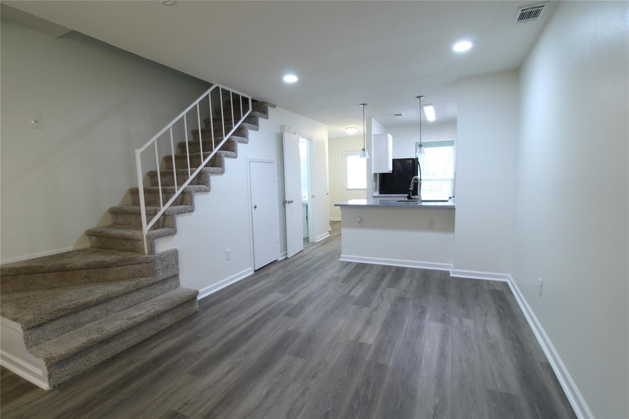 605 Carriagehouse Lane B2