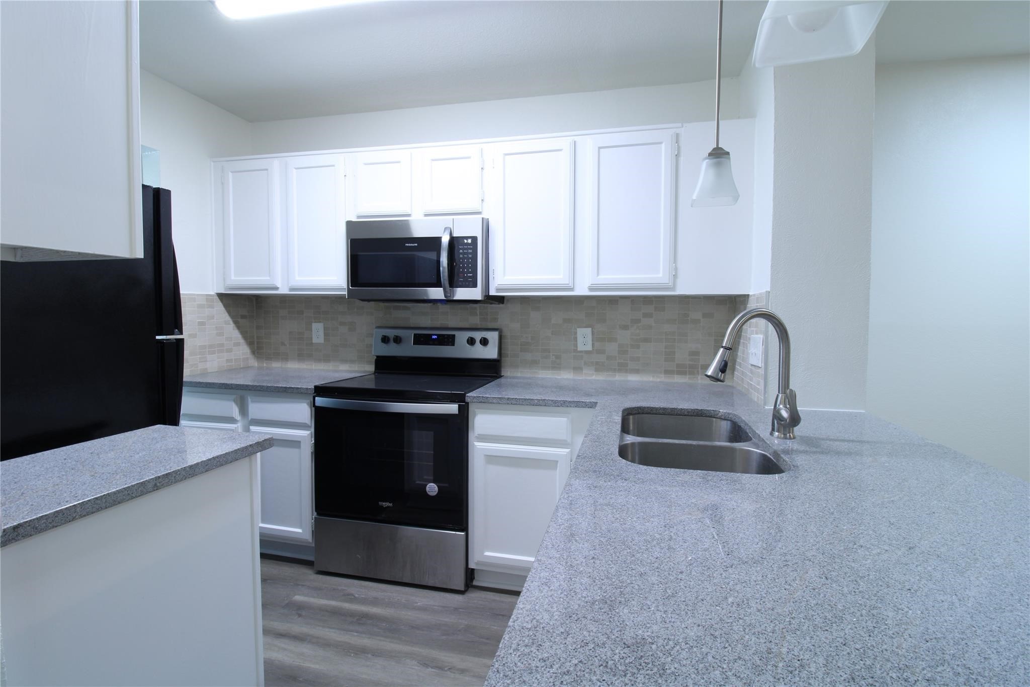 605 Carriagehouse Lane B2