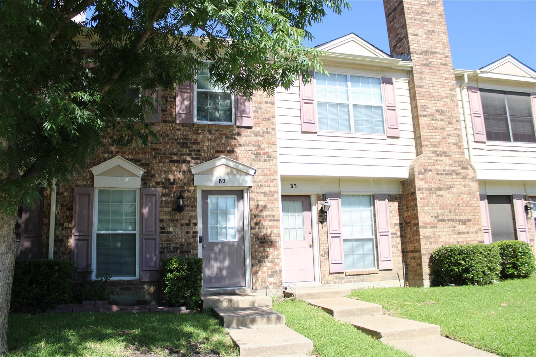 605 Carriagehouse Lane B2