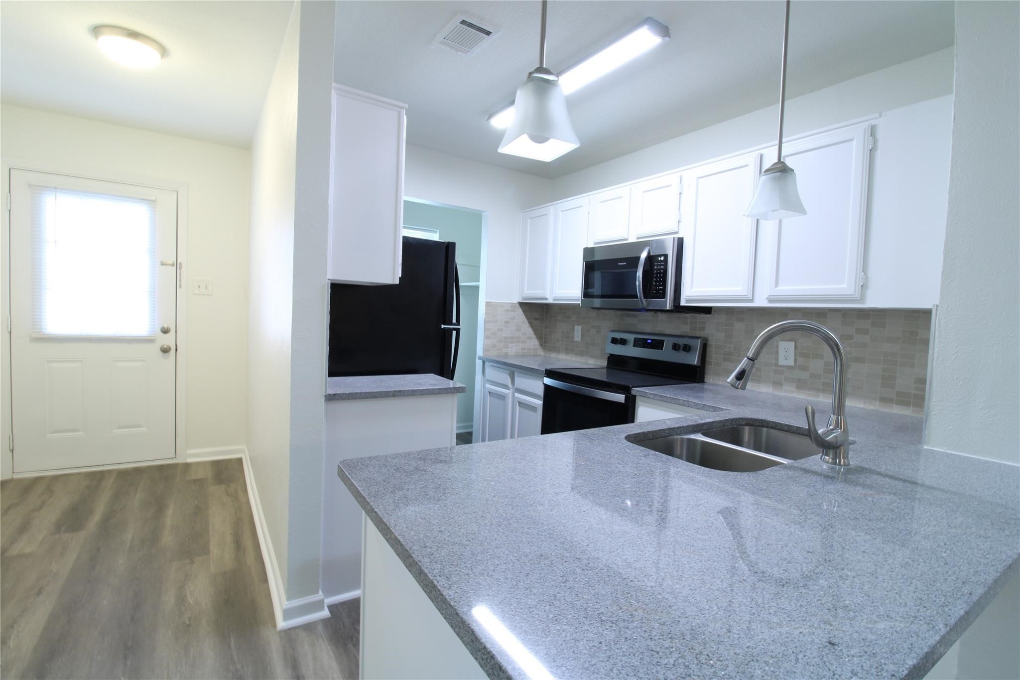 605 Carriagehouse Lane B2
