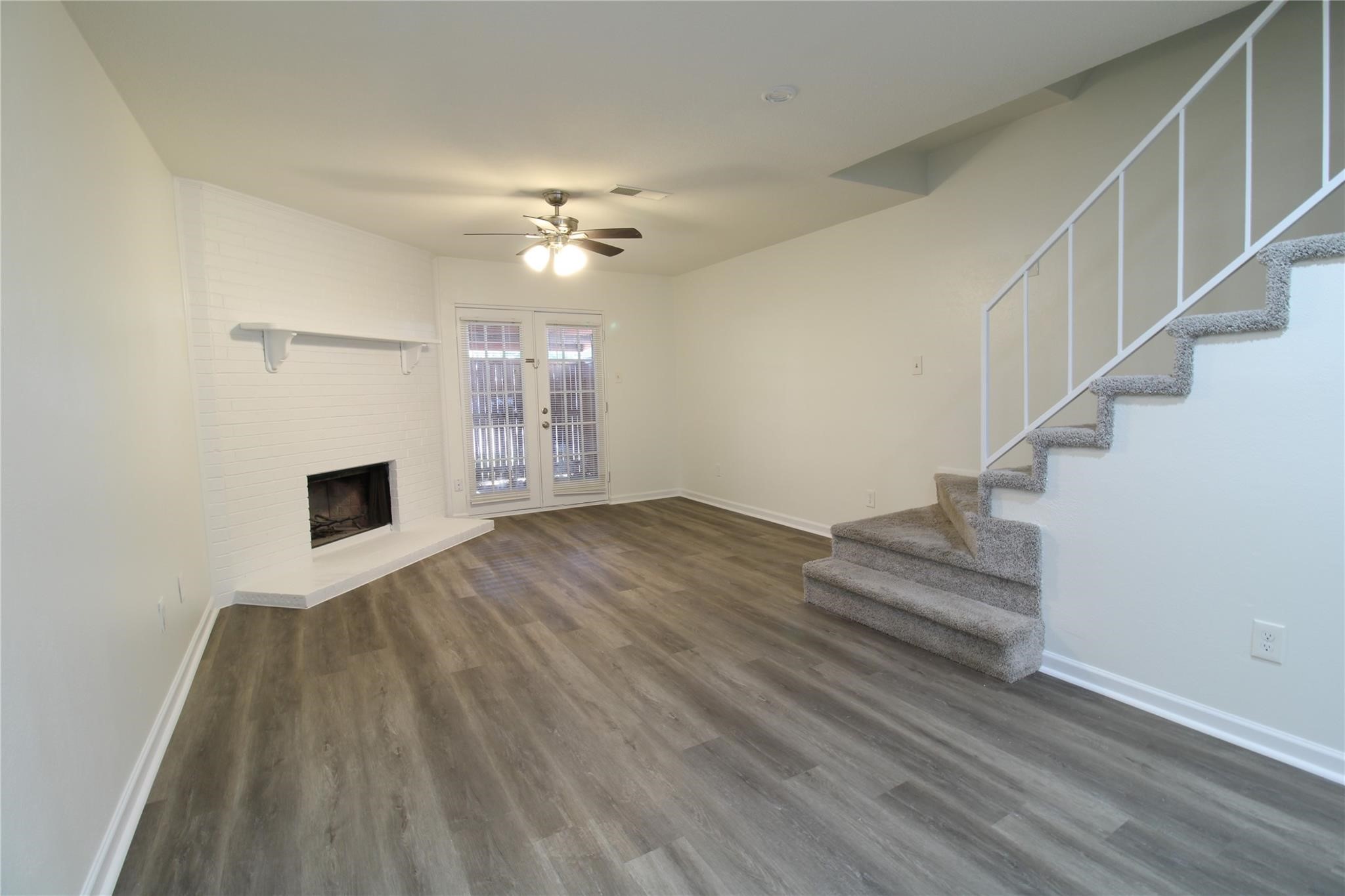 605 Carriagehouse Lane B2