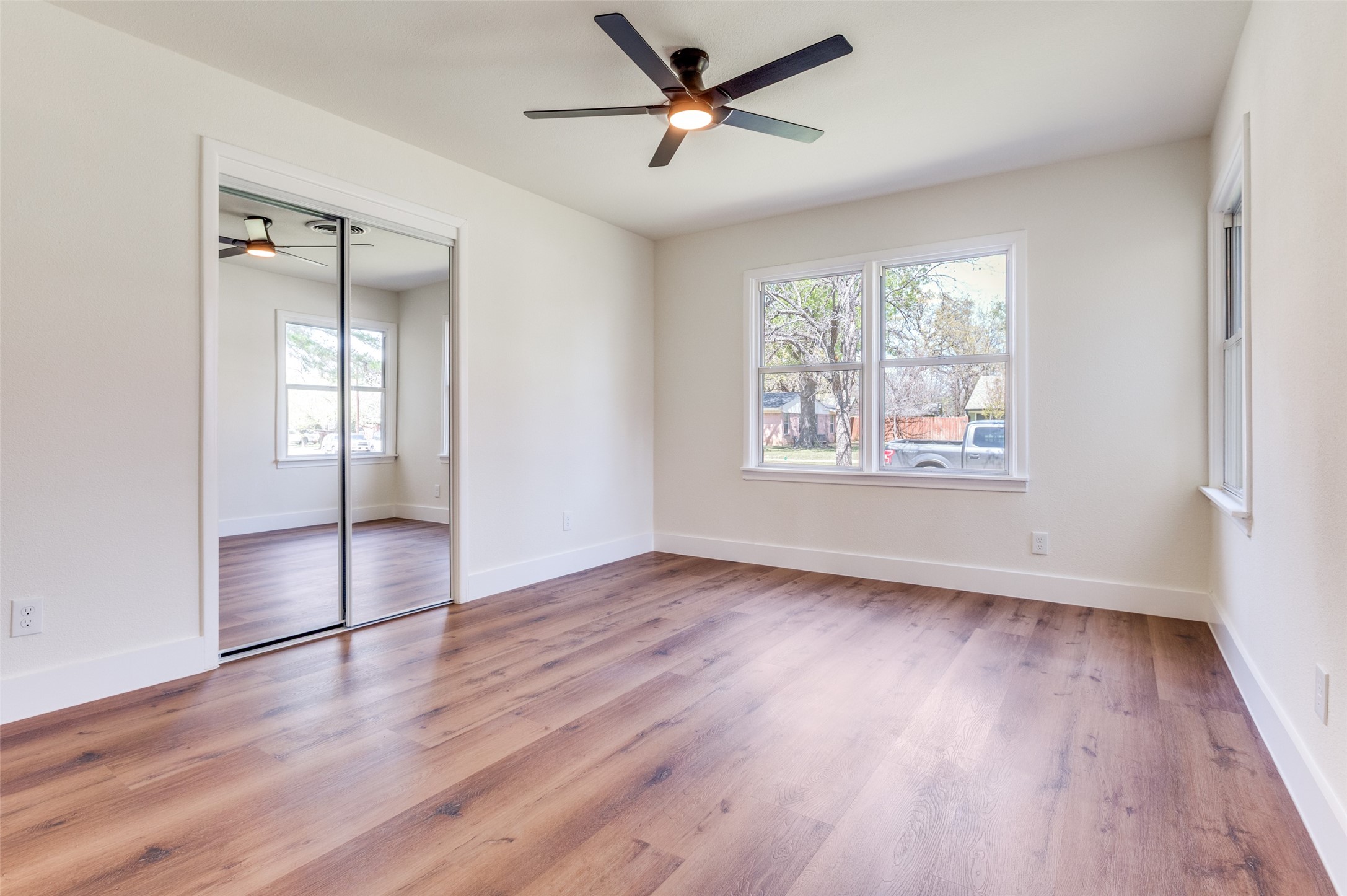 1542 W 5th Street