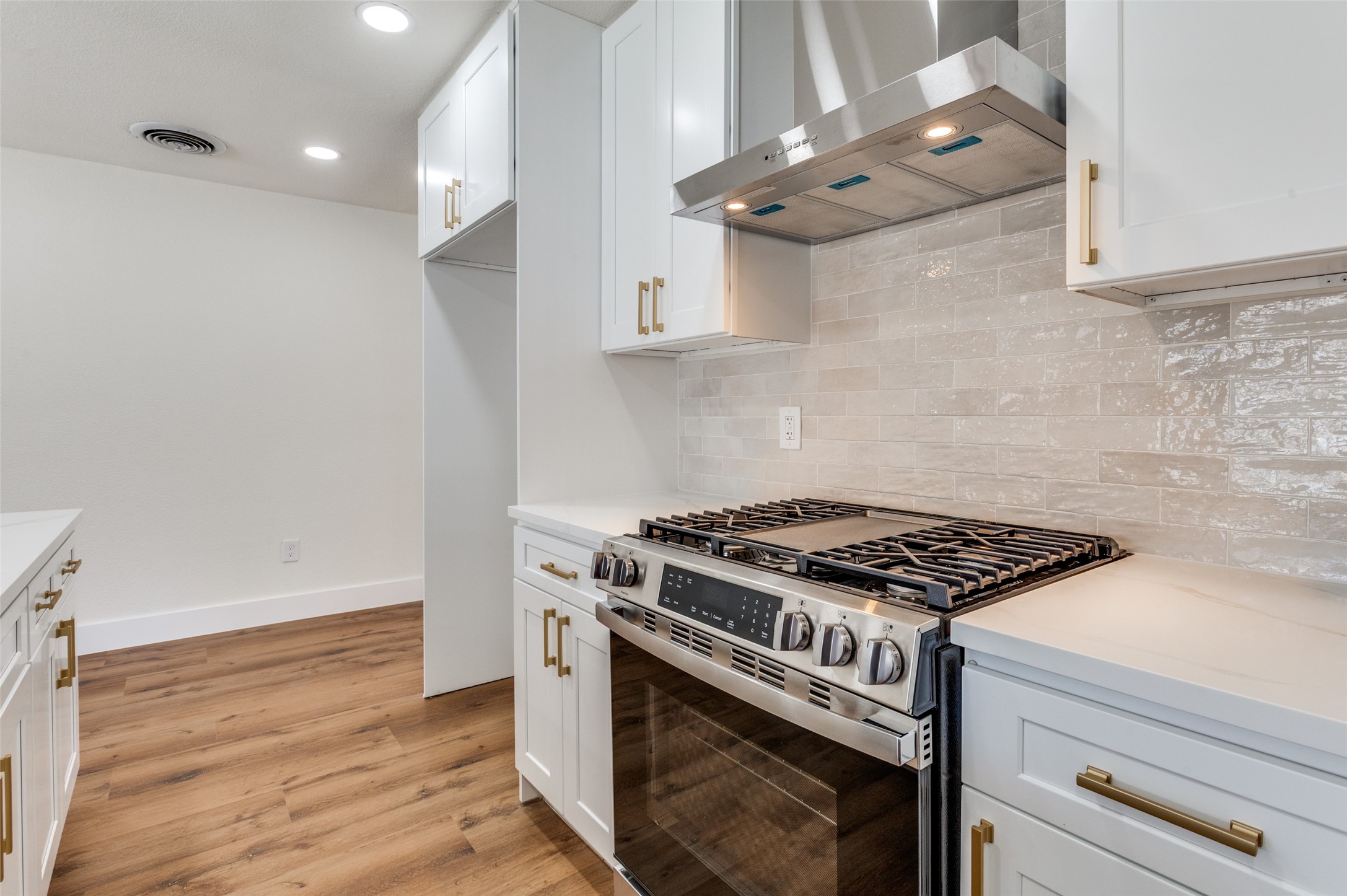 1542 W 5th Street