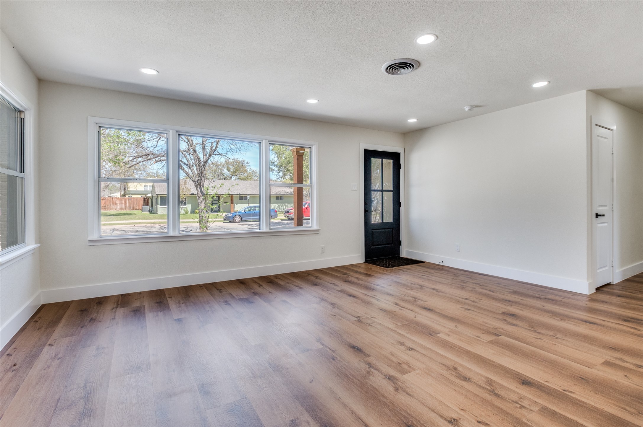 1542 W 5th Street