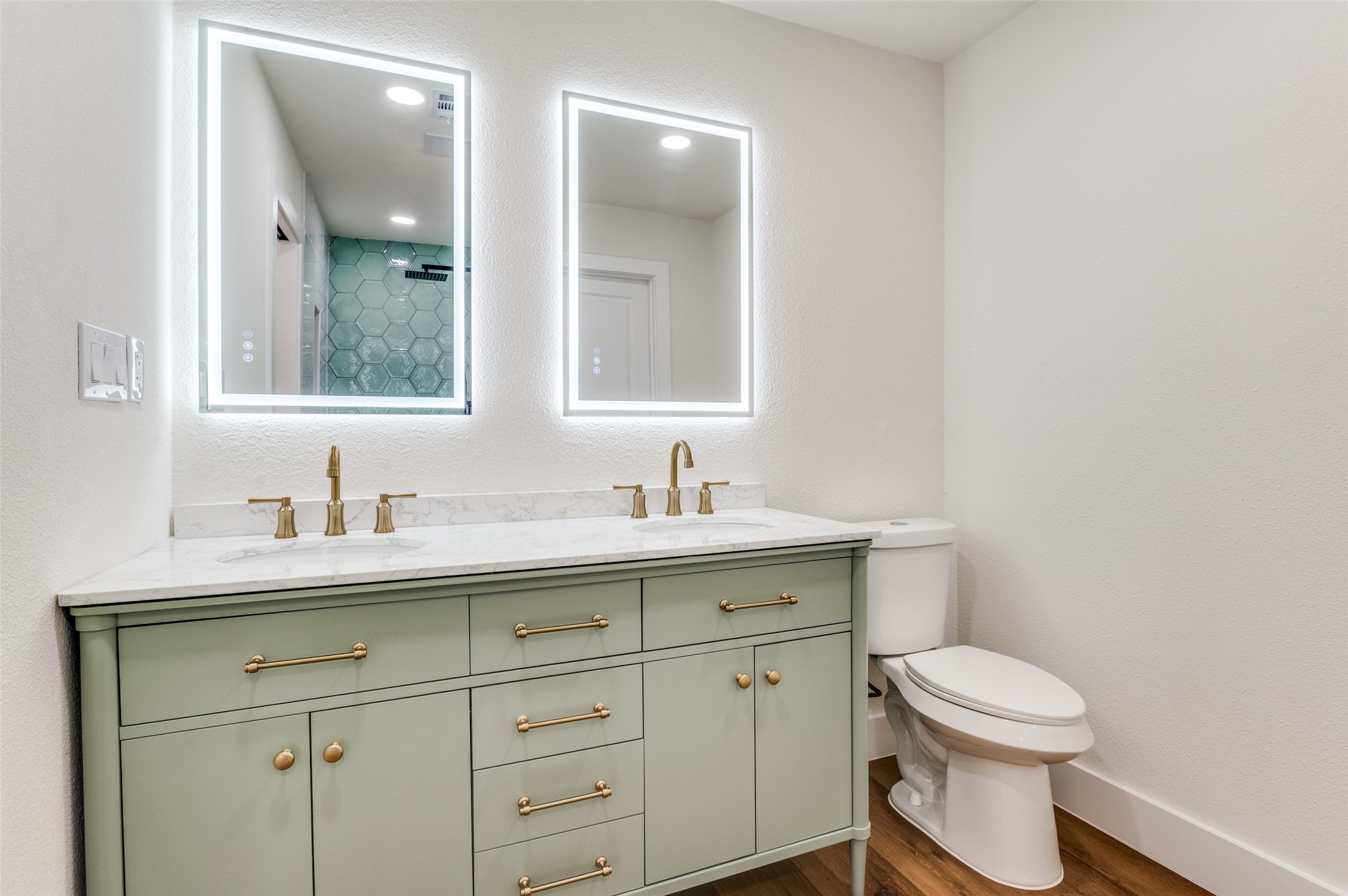 1542 W 5th Street