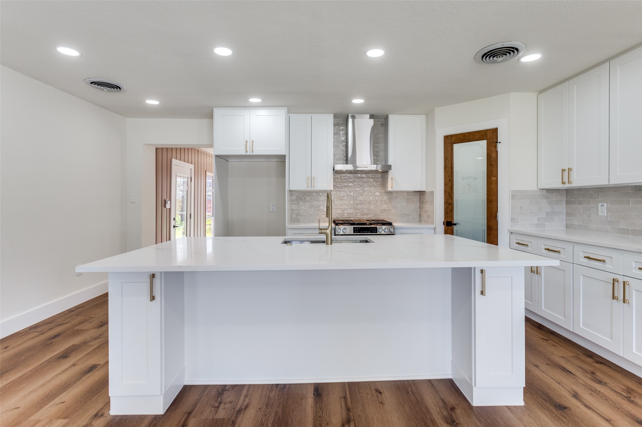 1542 W 5th Street