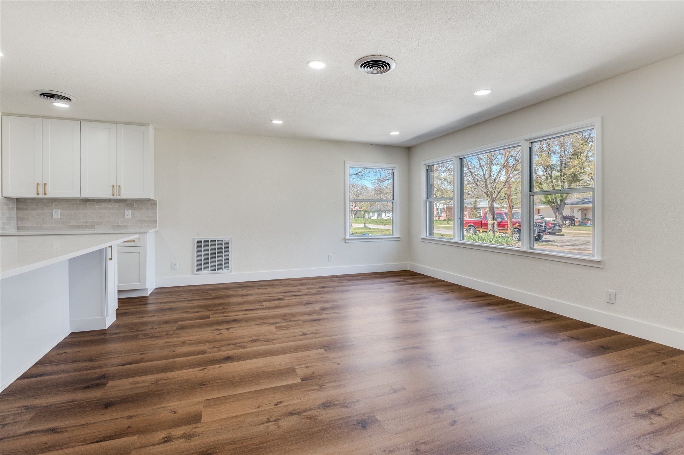 1542 W 5th Street