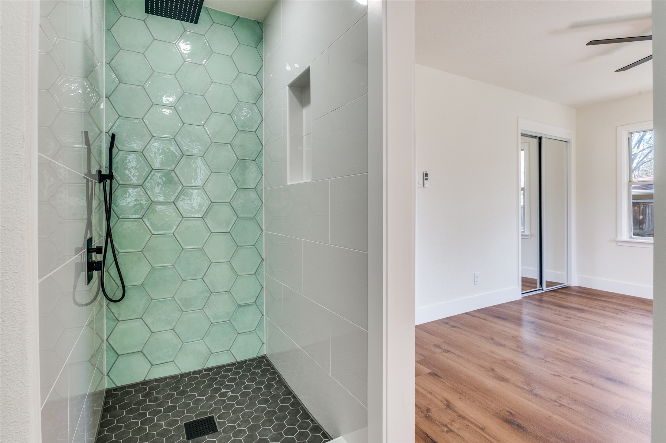 1542 W 5th Street