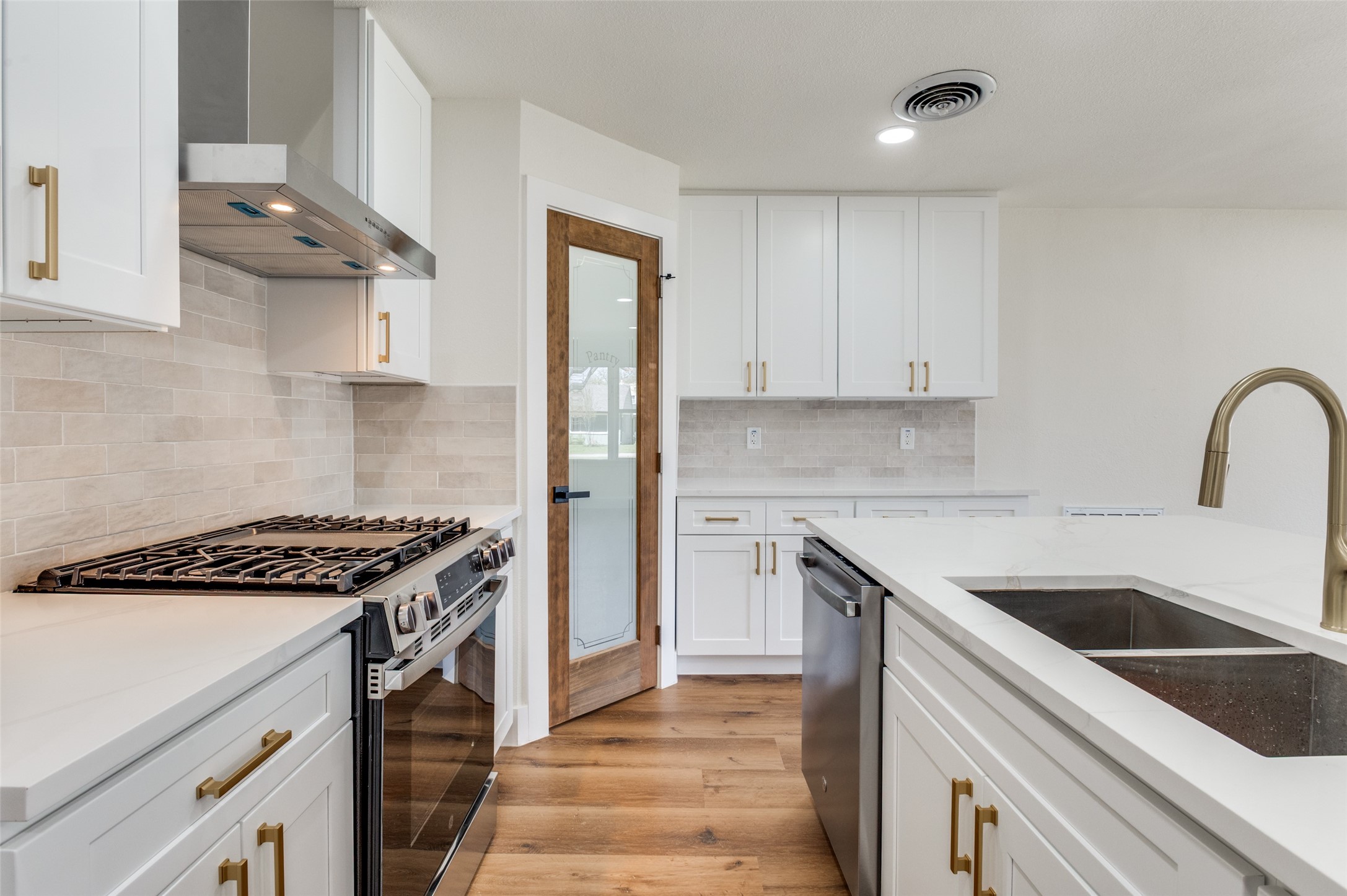 1542 W 5th Street
