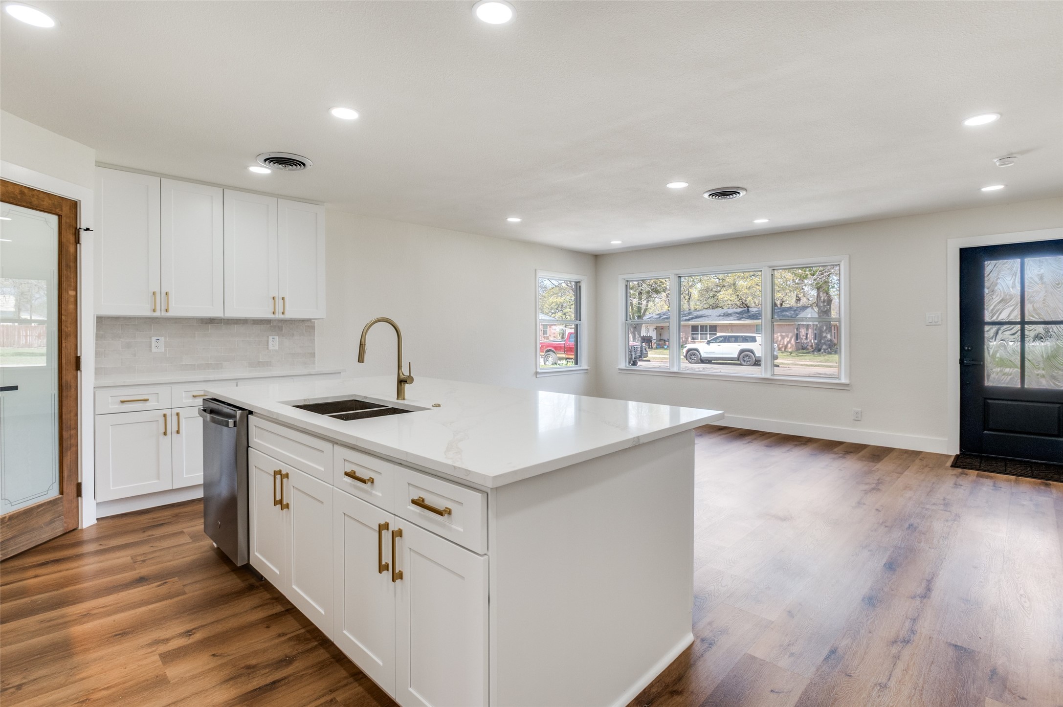 1542 W 5th Street