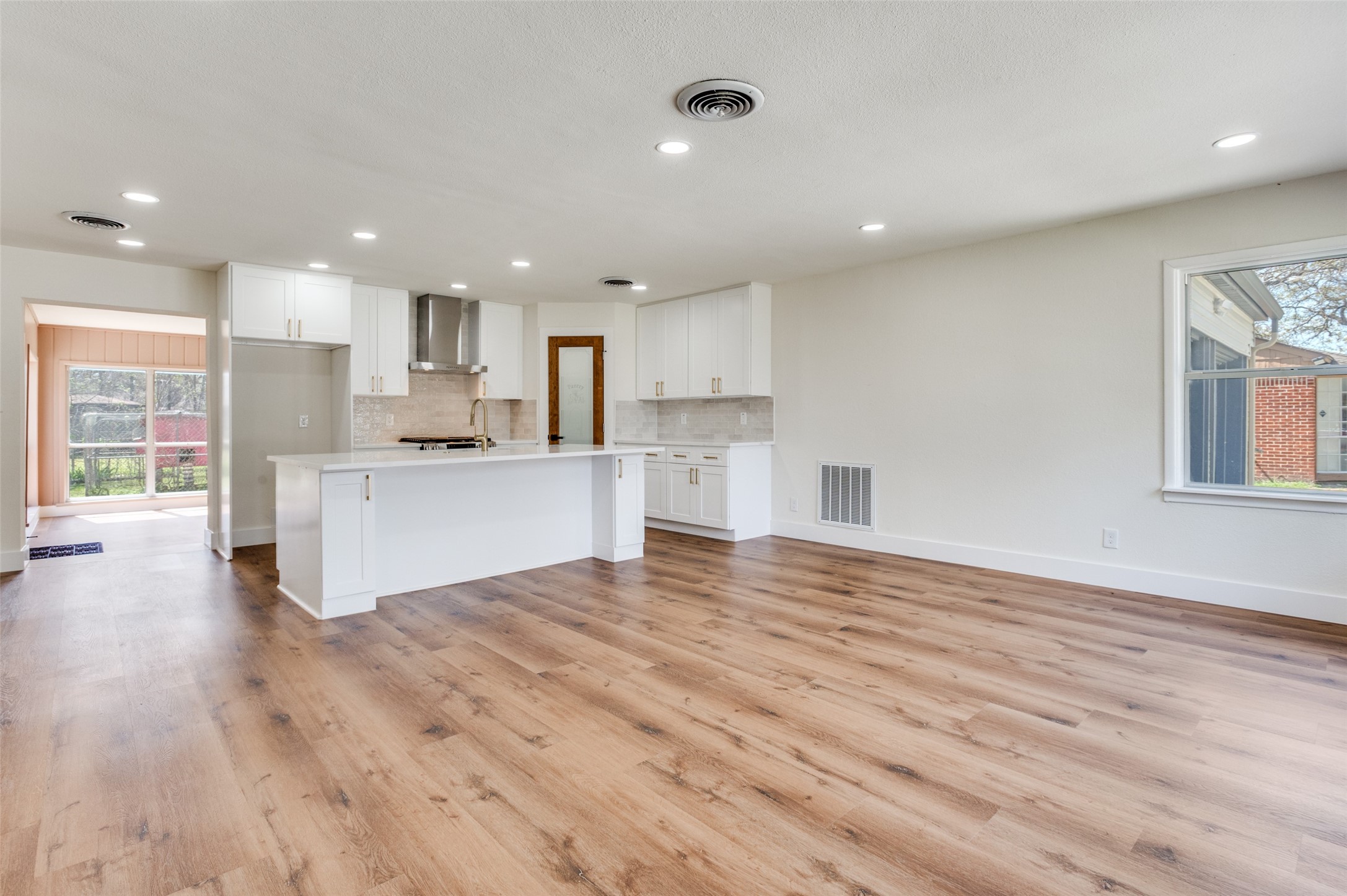 1542 W 5th Street