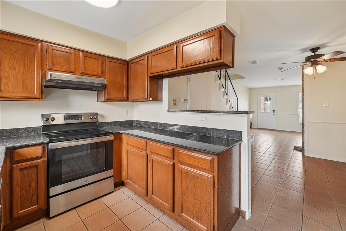 703 Lee Street 6