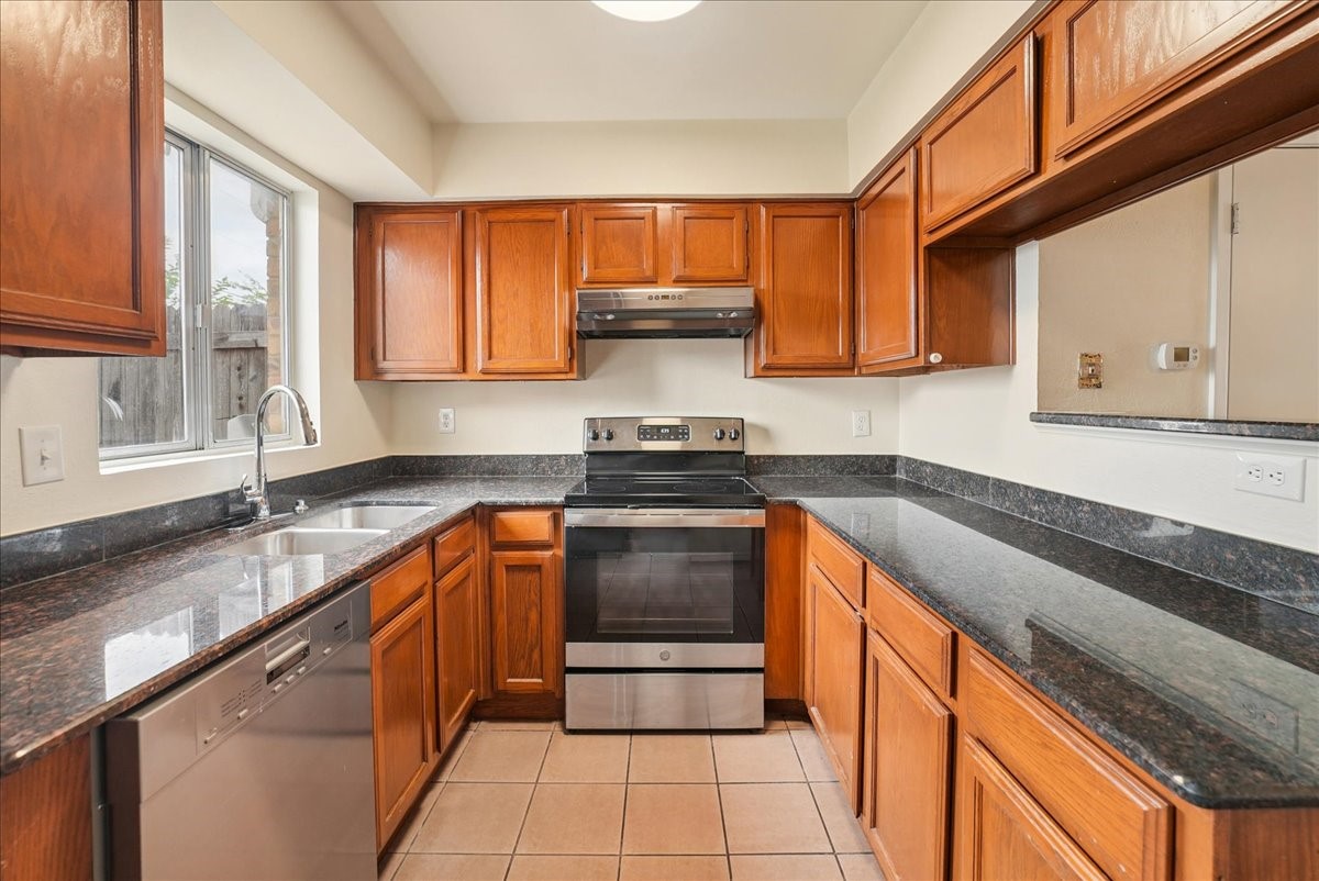 703 Lee Street 6