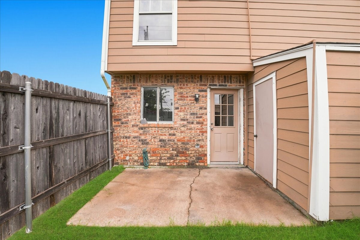 703 Lee Street 6