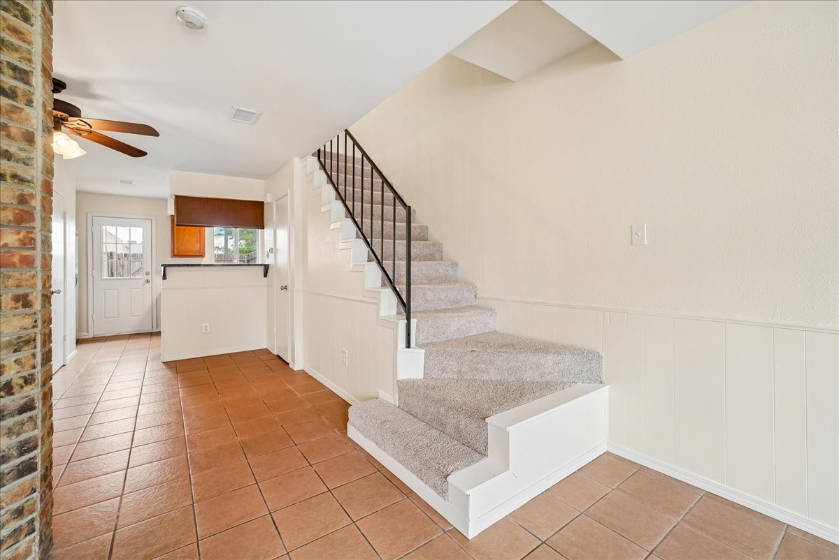 703 Lee Street 6