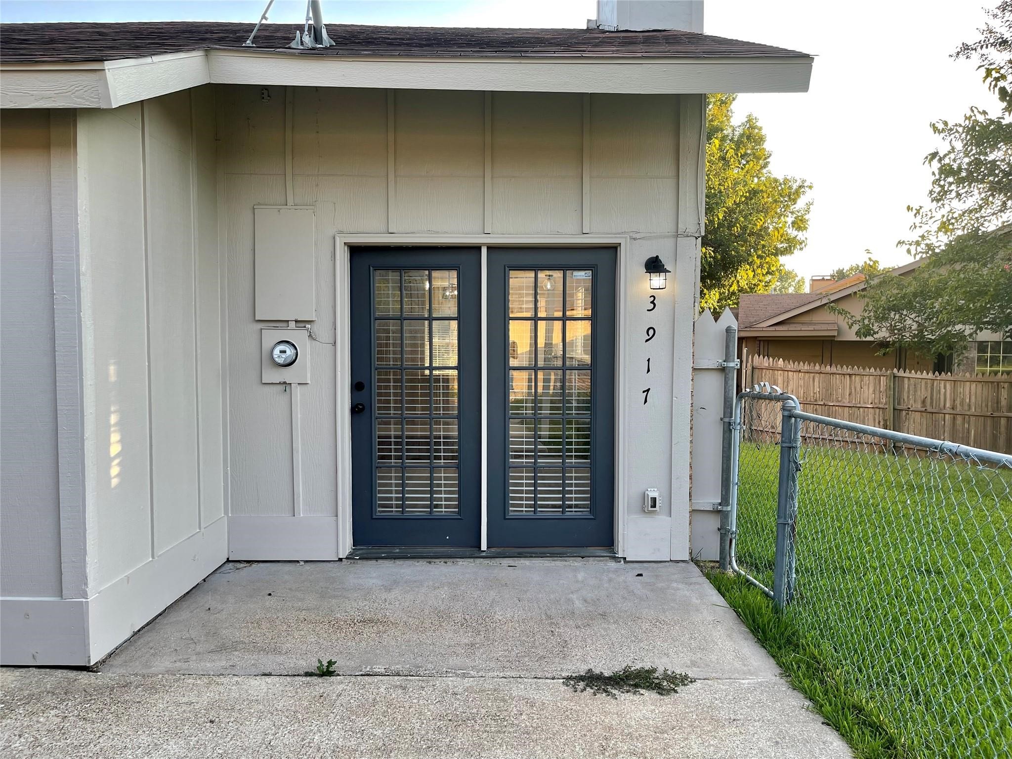 3917 Queens Court