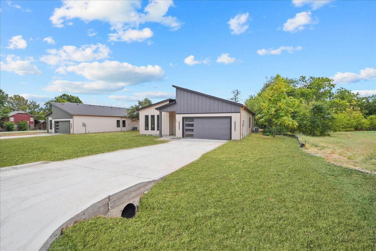 106 W Dogwood Trail