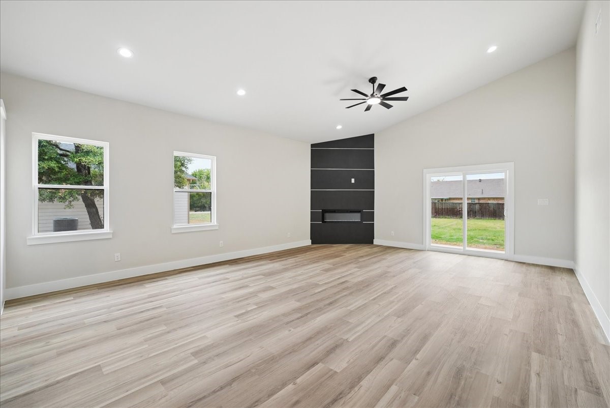 106 W Dogwood Trail