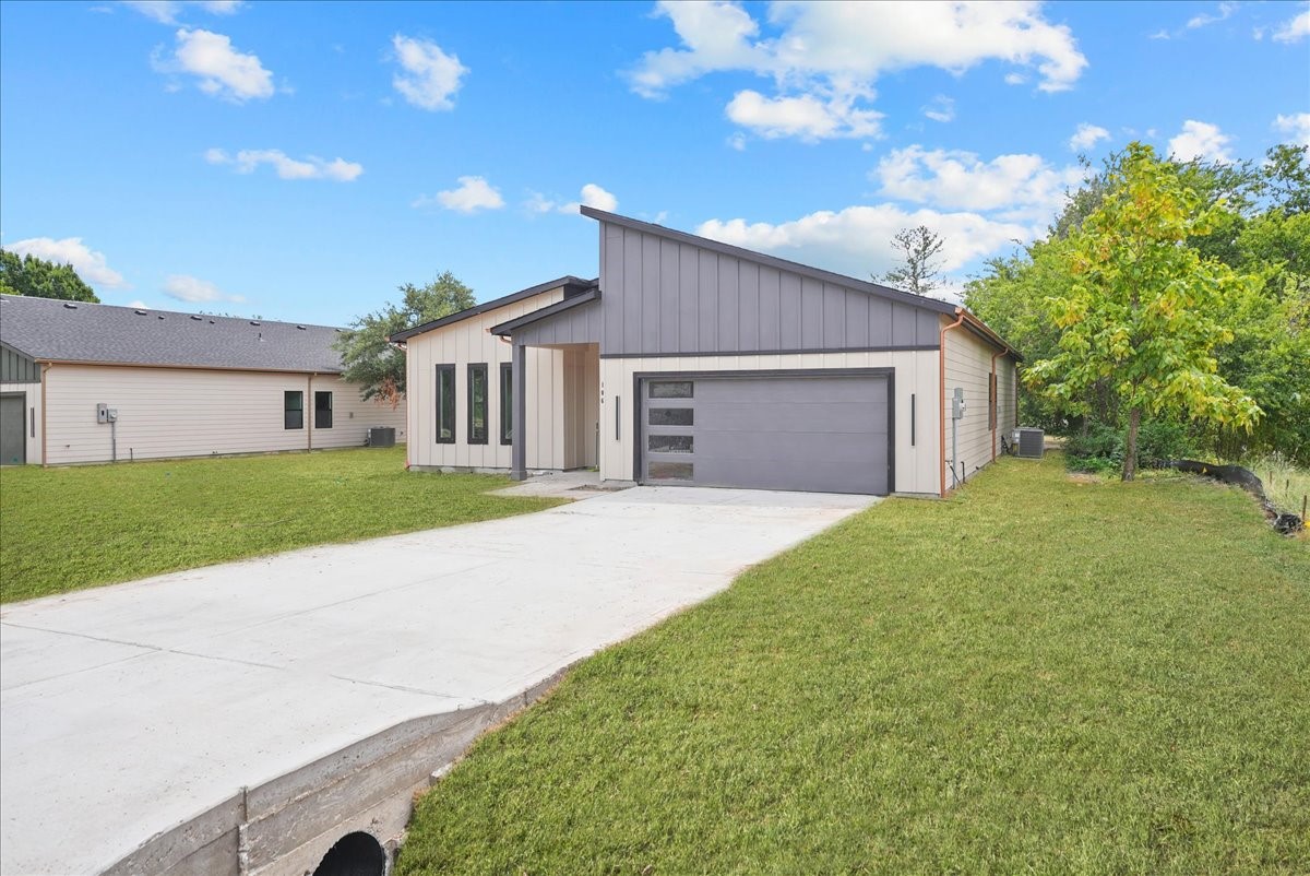 106 W Dogwood Trail
