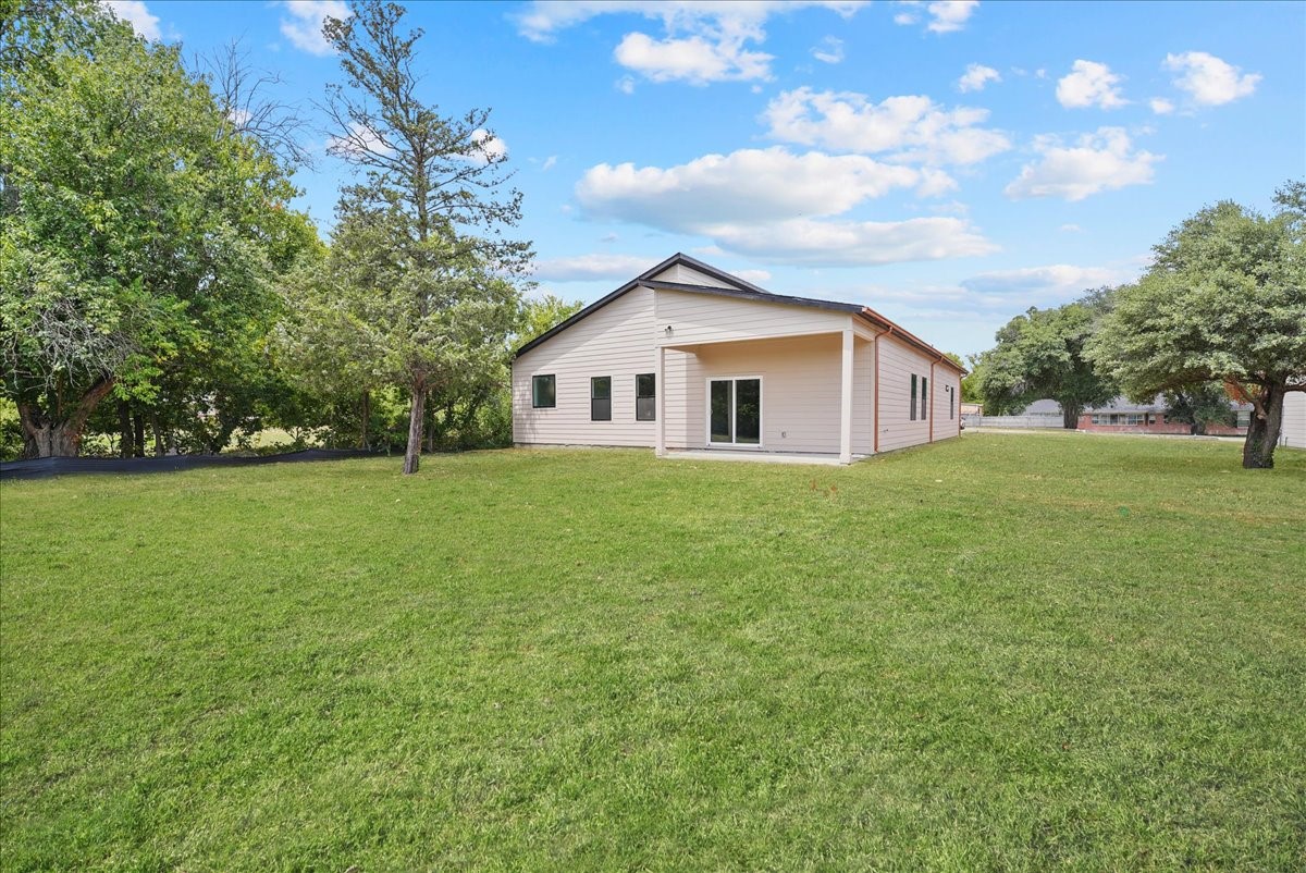 106 W Dogwood Trail