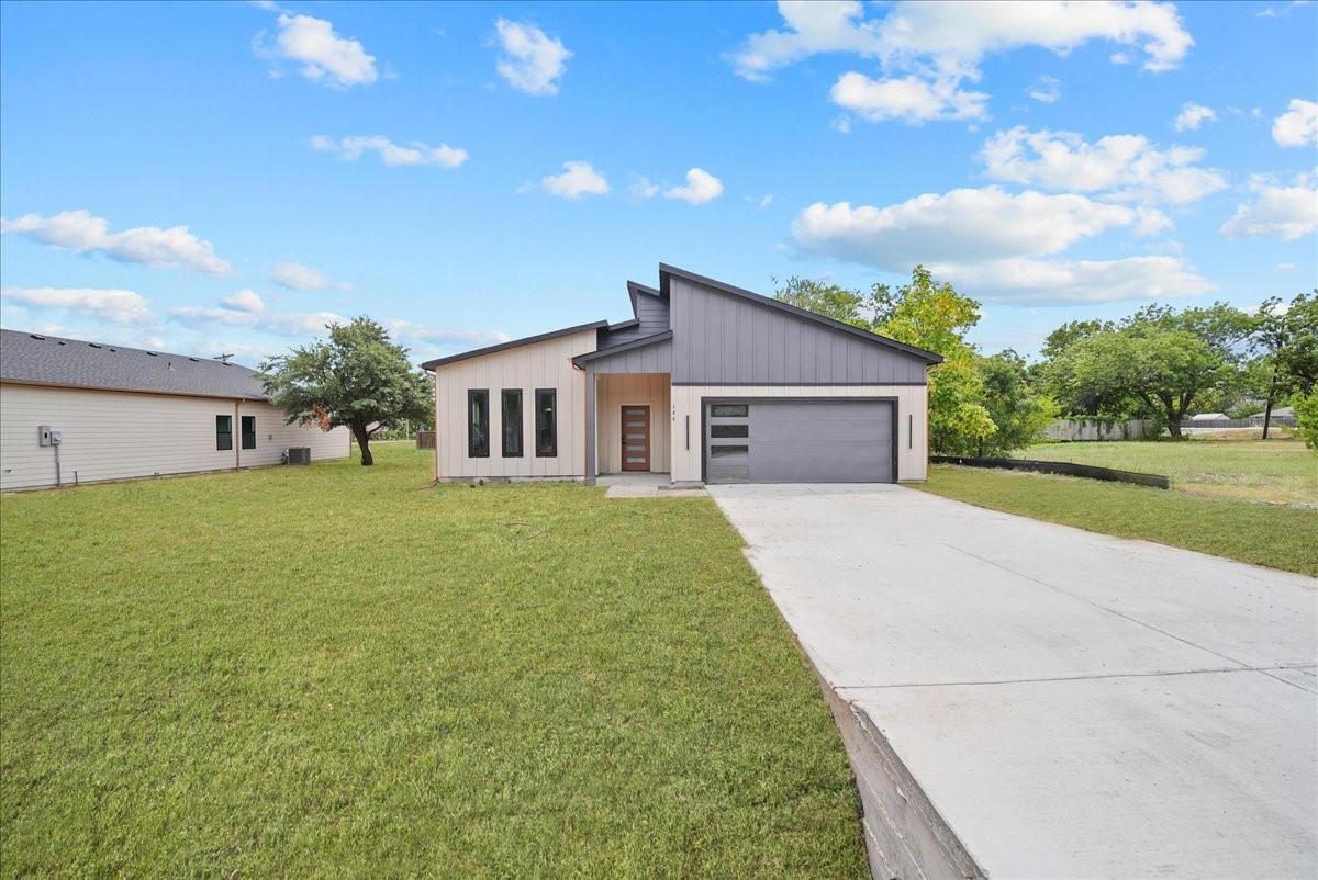 106 W Dogwood Trail