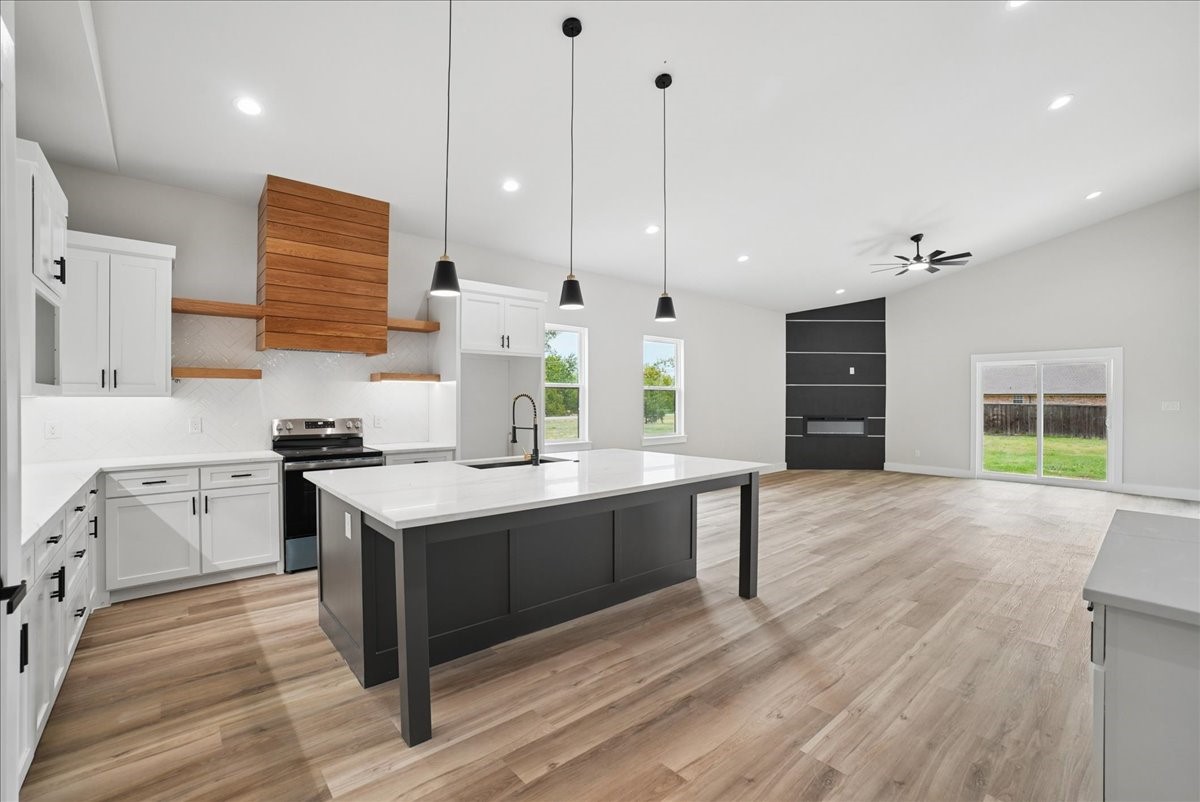106 W Dogwood Trail