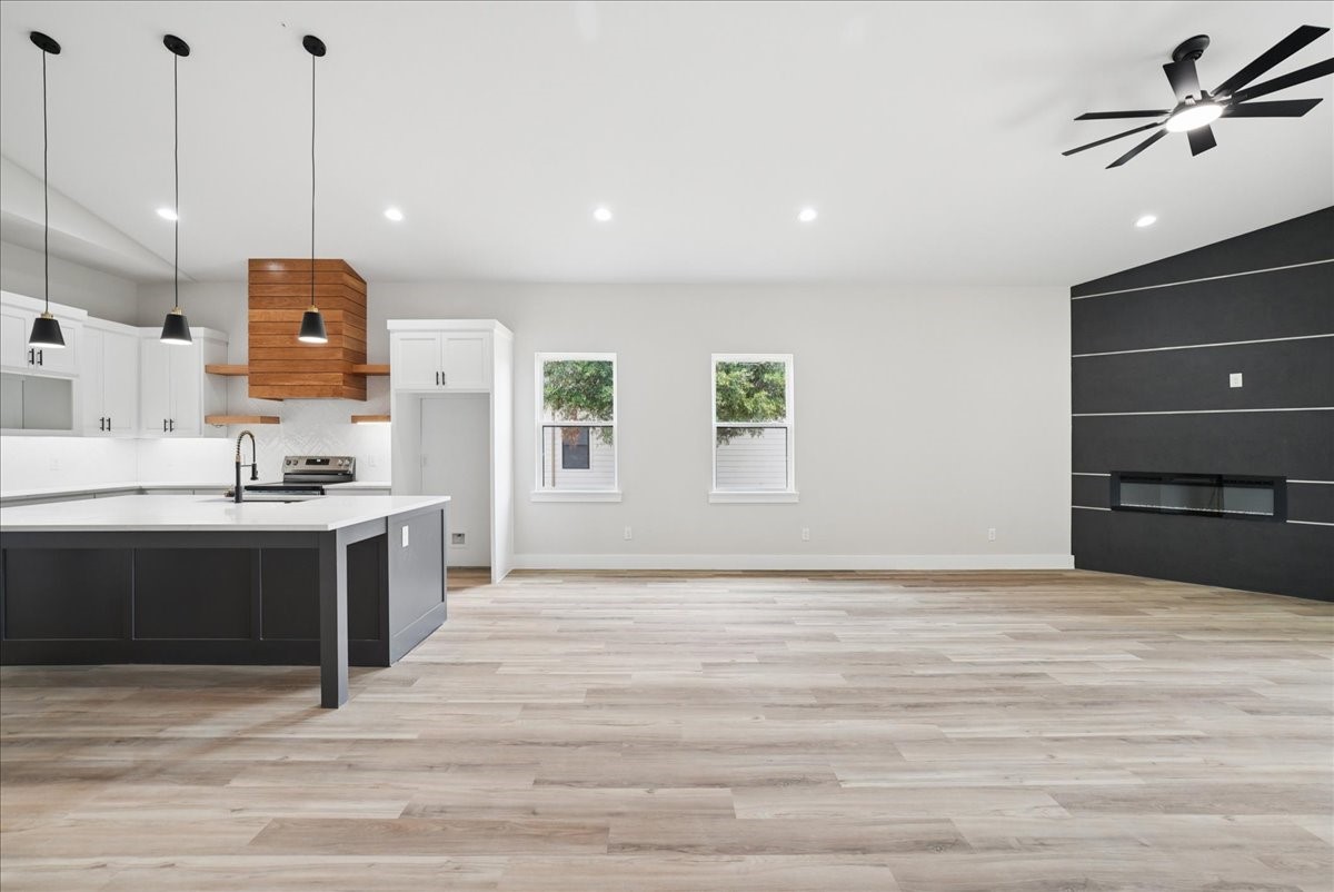 106 W Dogwood Trail
