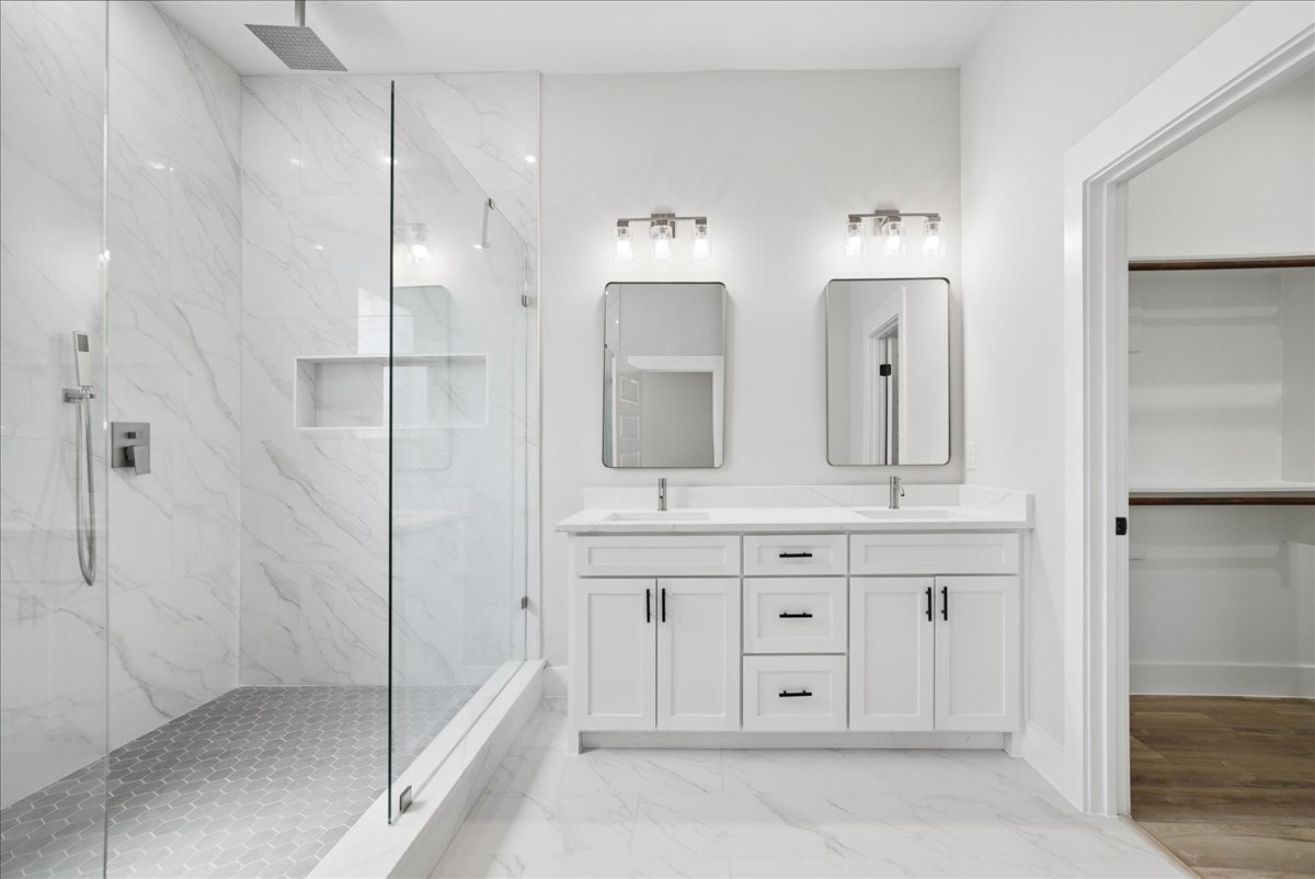 106 W Dogwood Trail