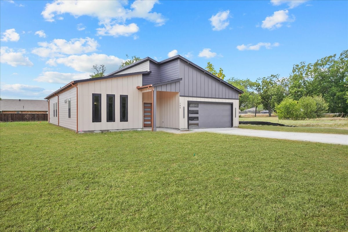 106 W Dogwood Trail