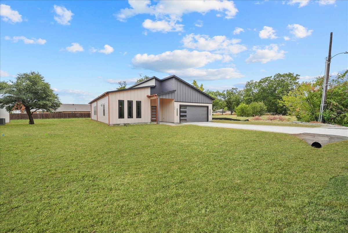 106 W Dogwood Trail