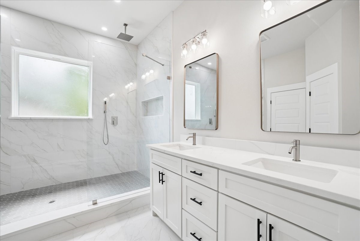 106 W Dogwood Trail