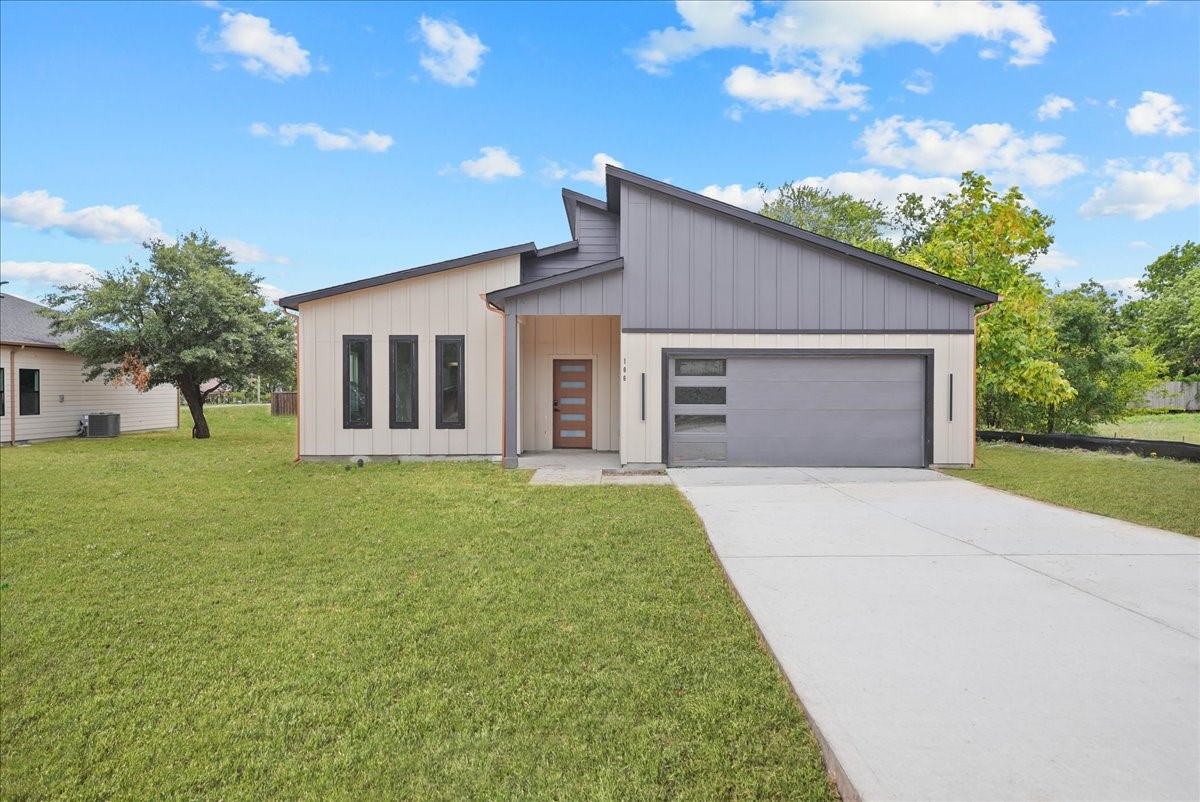 106 W Dogwood Trail