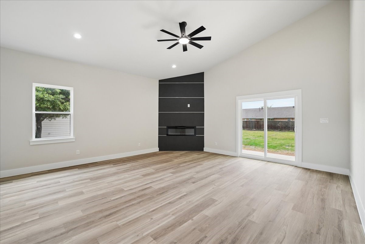 106 W Dogwood Trail