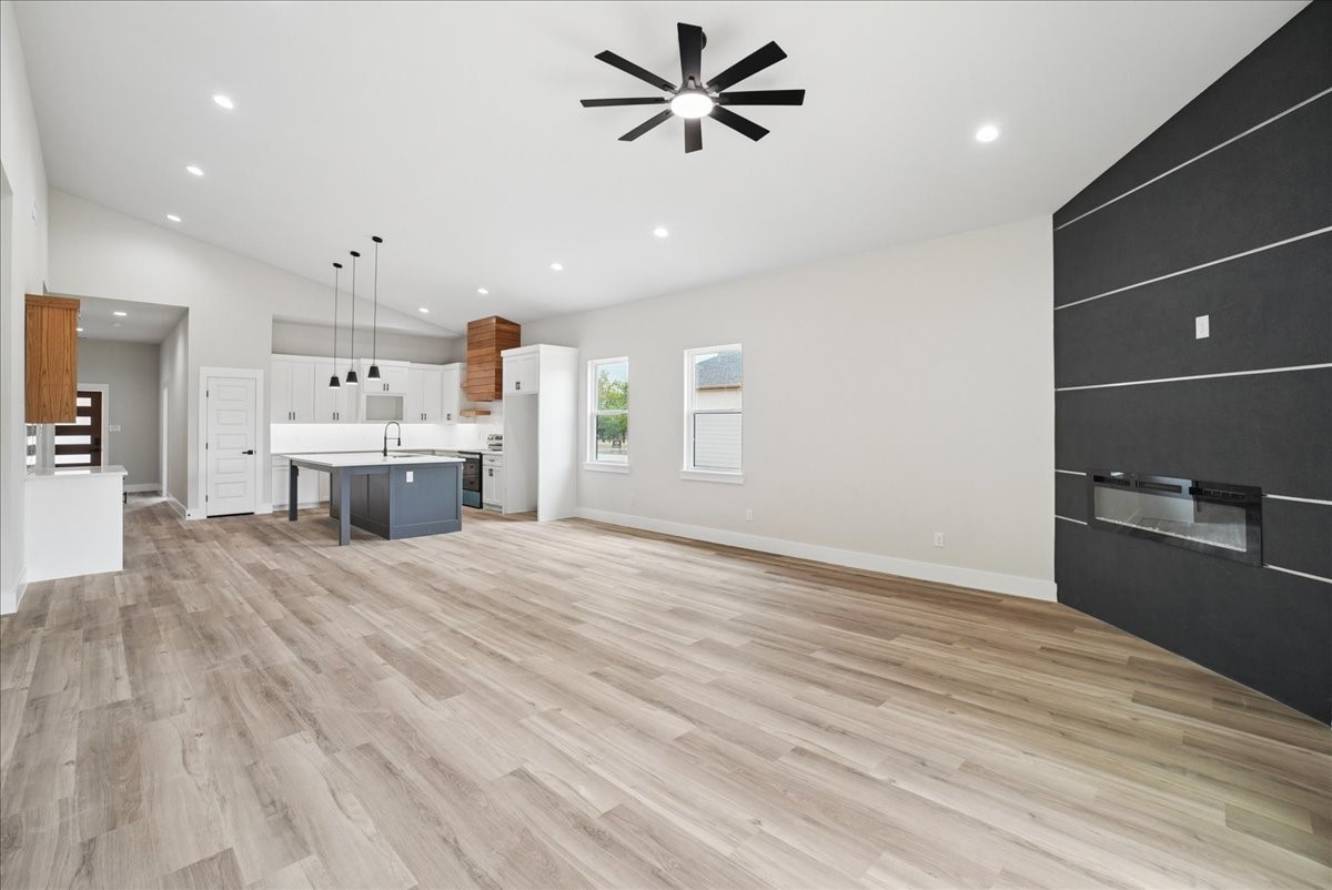 106 W Dogwood Trail