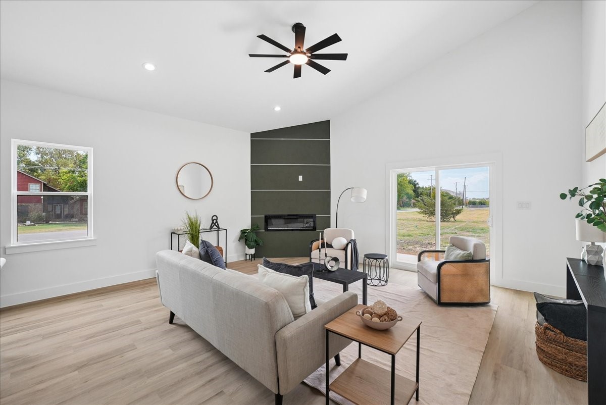 108 W Dogwood Trail