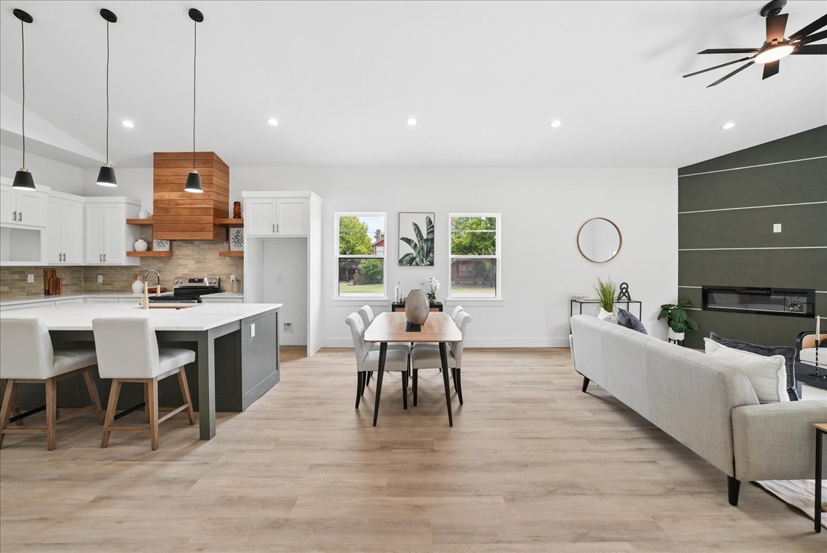 108 W Dogwood Trail