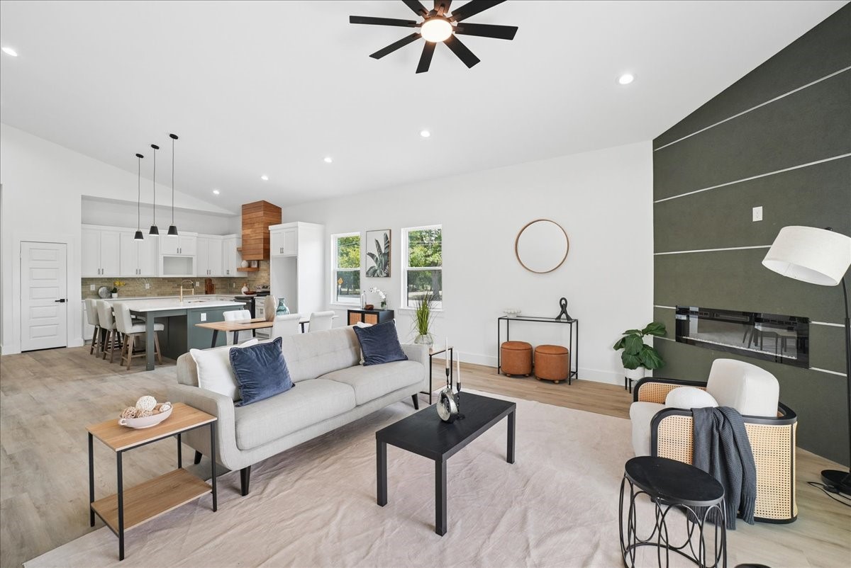 108 W Dogwood Trail