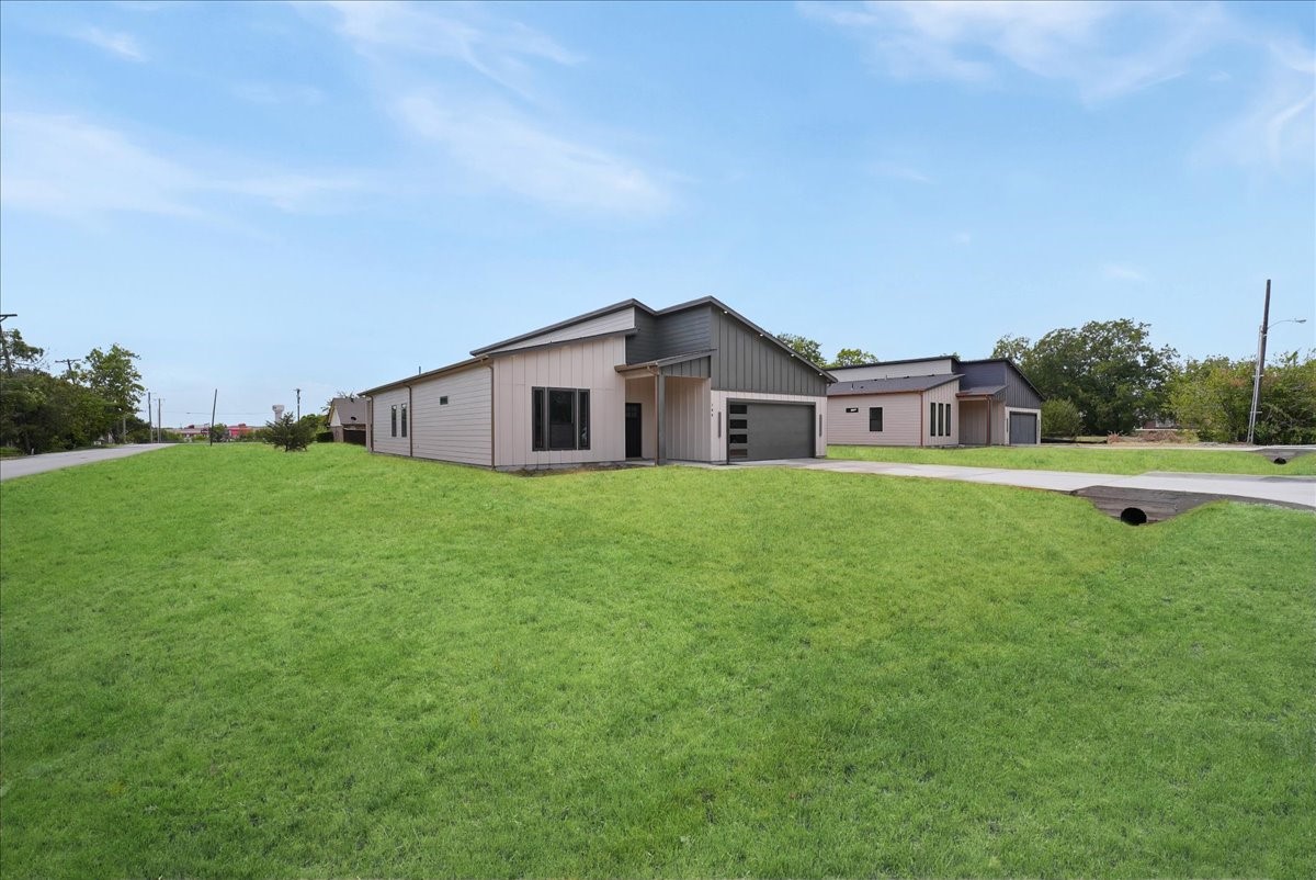 108 W Dogwood Trail