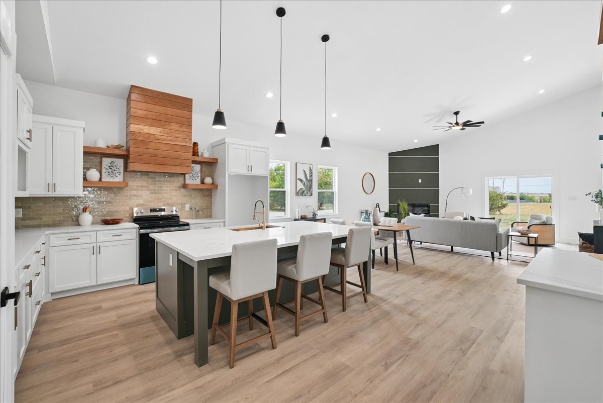 108 W Dogwood Trail