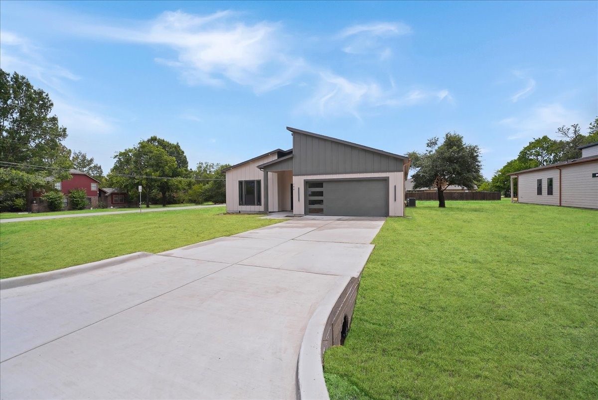 108 W Dogwood Trail