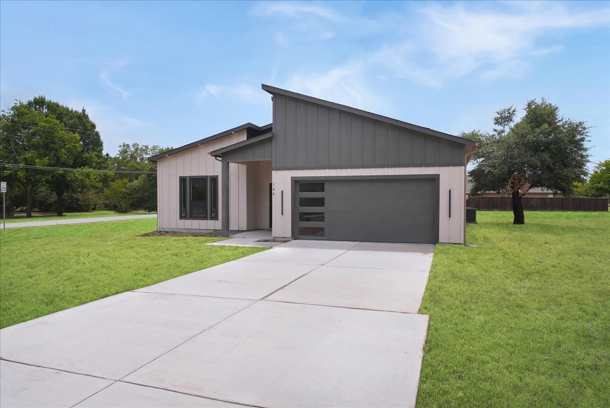 108 W Dogwood Trail